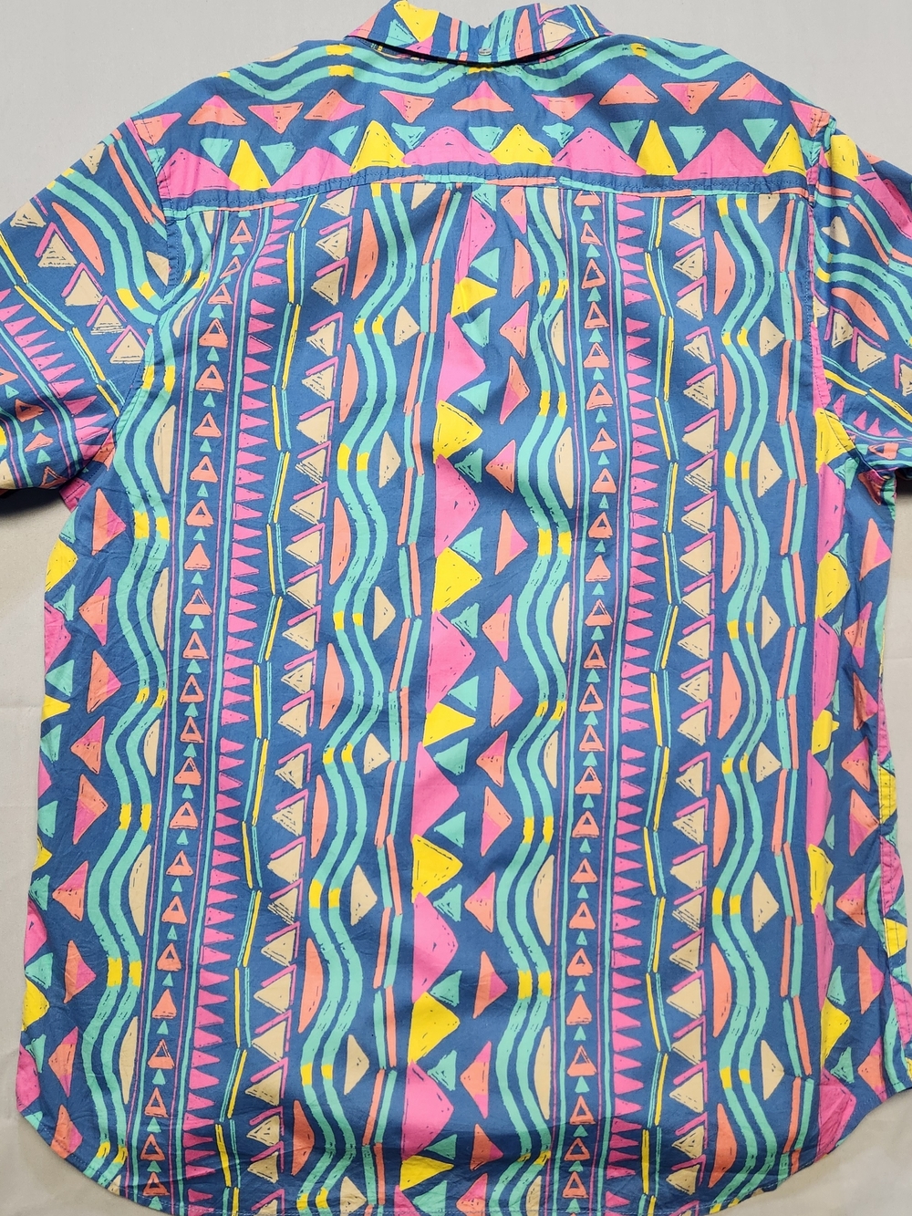 chubbies Men’s Vibrant Geometric Button-Down Shirt in Navy, Pink, Yellow & Teal - Picture 6 of 7